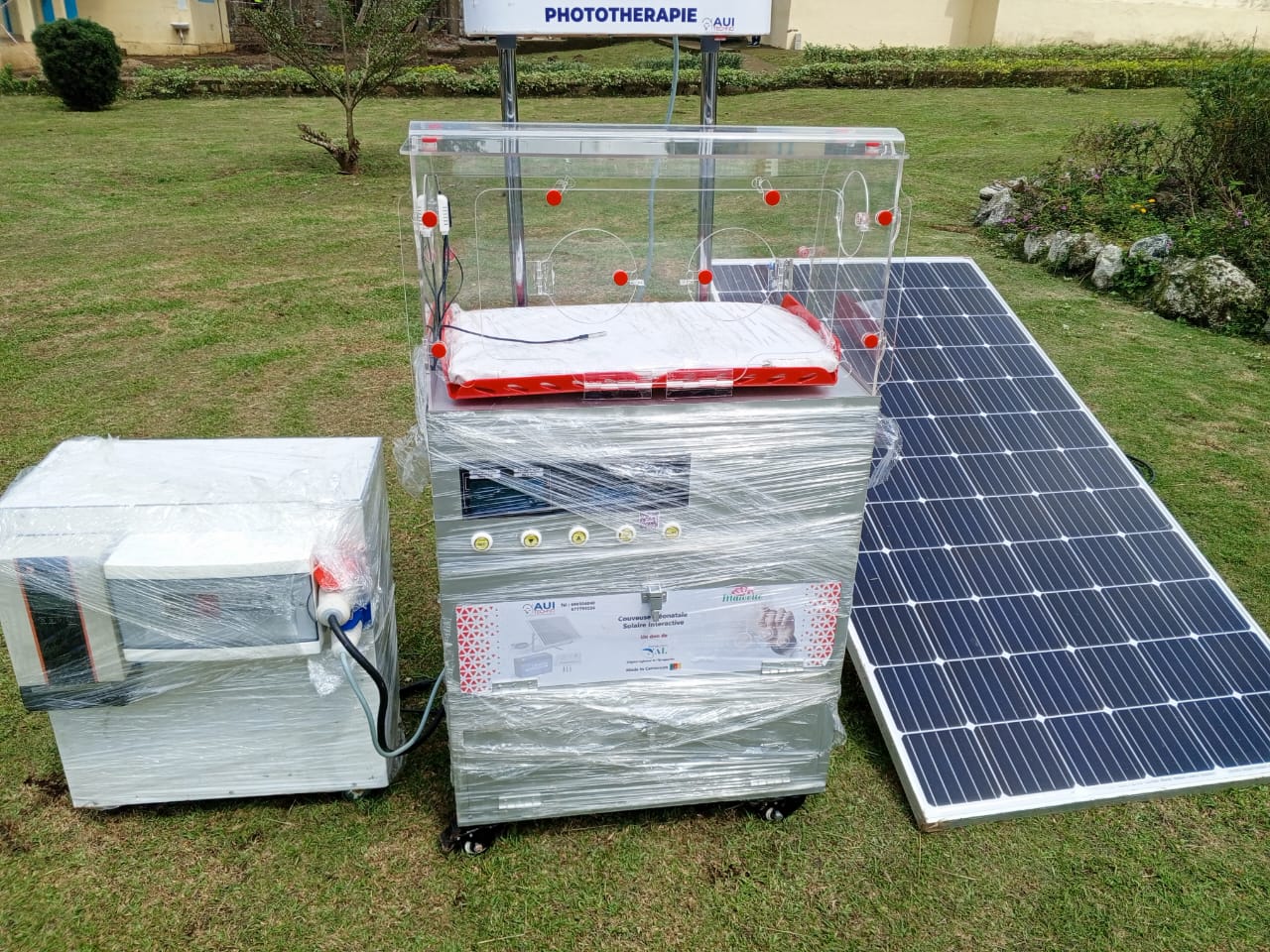 La Fondation NAL fait don d'une couveuse néonatale solaire à l'hôpital Régional de Nkongsamba.